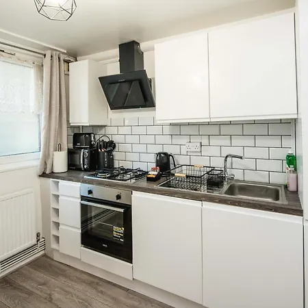 Family-Friendly 1-Bedroom Apartment In London Exterior photo